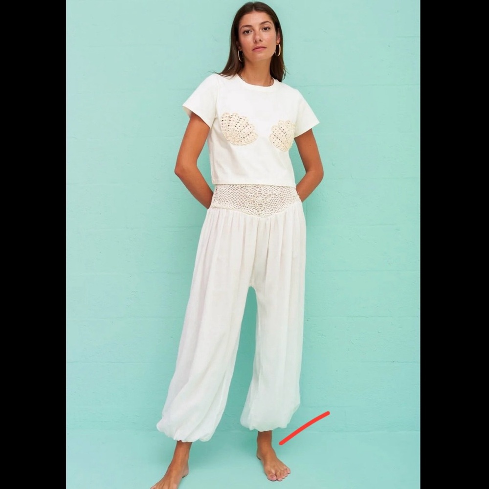 Pitusa pítusa Crochet Motif Tshirt & Crochet Waist Aladdin Pants Set